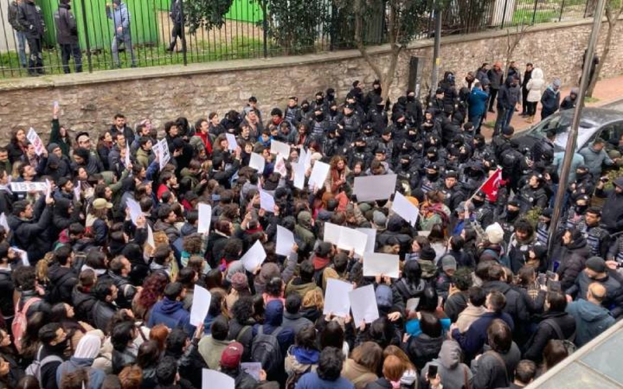 Ankarada etiraz aksiyalarına qoyulanqadağa uzadılıb