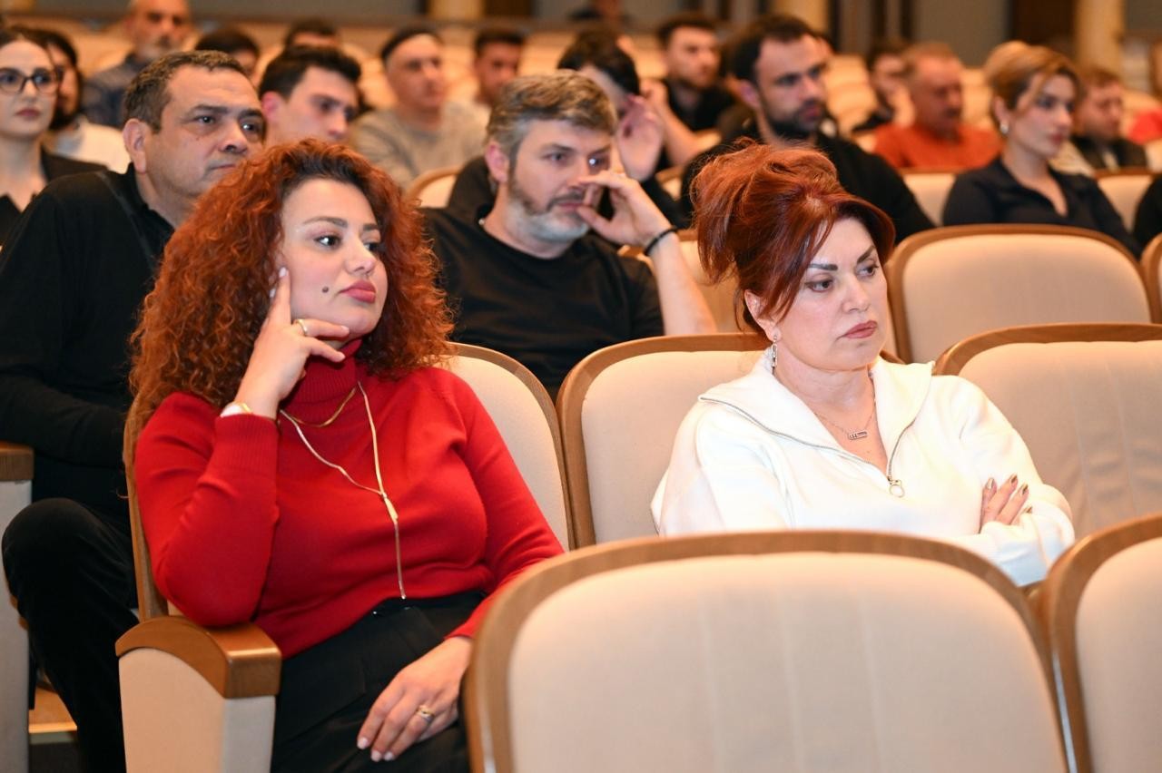 Nazir Akademik Milli Dram Teatrının kollektivi ilə görüşüb - FOTOLAR