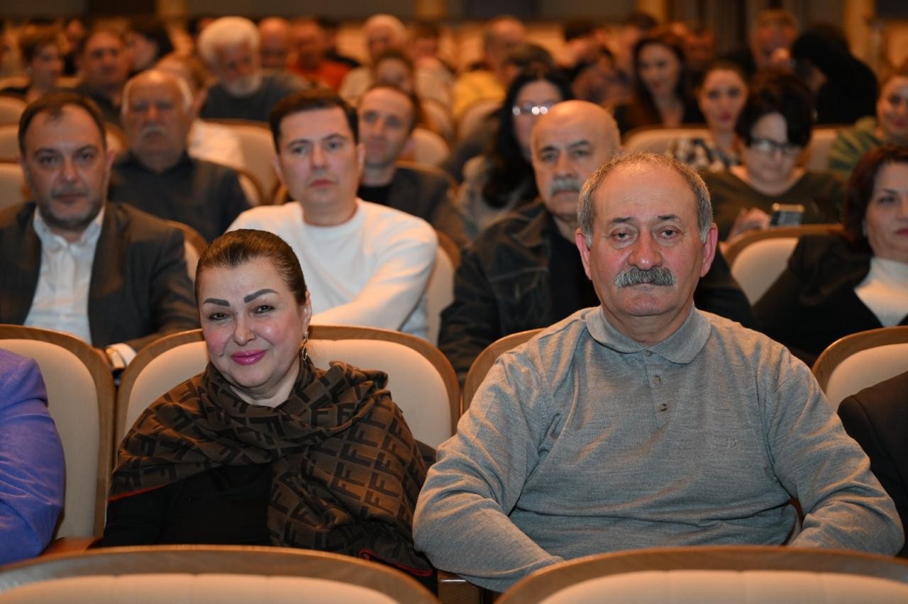 Nazir Akademik Milli Dram Teatrının kollektivi ilə görüşüb - FOTOLAR