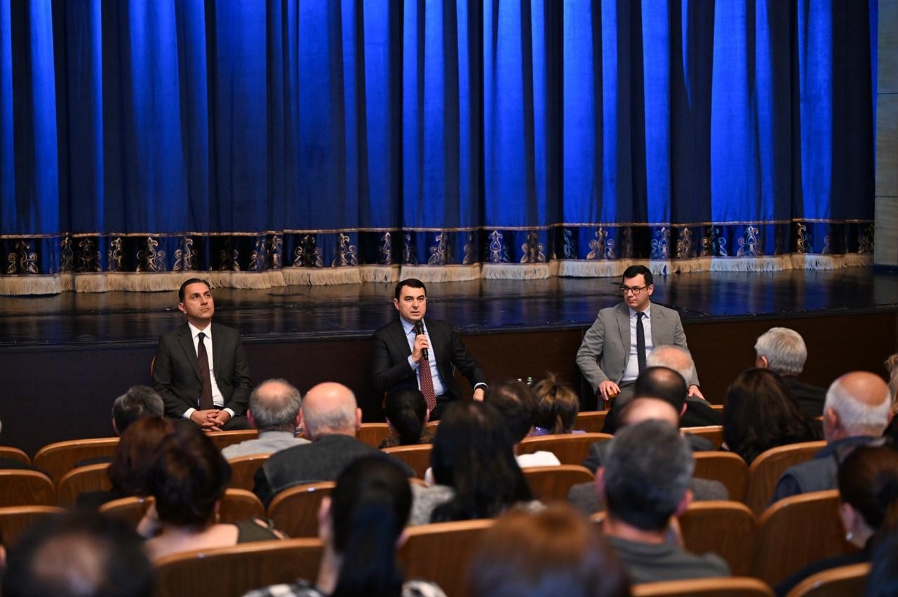 Nazir Akademik Milli Dram Teatrının kollektivi ilə görüşüb - FOTOLAR