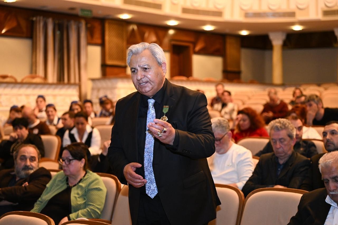 Nazir Akademik Milli Dram Teatrının kollektivi ilə görüşüb - FOTOLAR