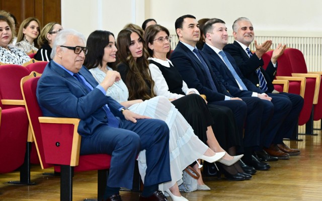 Leyla və Arzu Əliyeva tələbə və gənclərin konsertində iştirak etdilər- FOTOLAR Leyla və Arzu Əliyeva tələbə və gənclərin konsertində iştirak etdilər- FOTOLAR