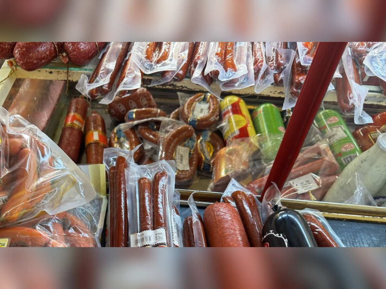 Bu marketdə vaxtı keçmiş məhsullar satılırmış - FOTOLAR