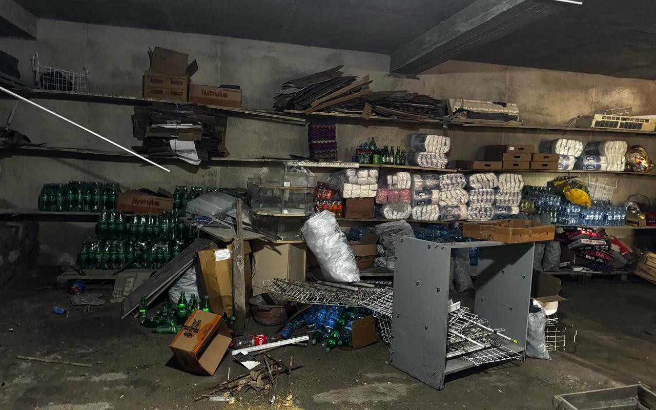 Bu marketdə vaxtı keçmiş məhsullar satılırmış- FOTOLAR Bu marketdə vaxtı keçmiş məhsullar satılırmış- FOTOLAR