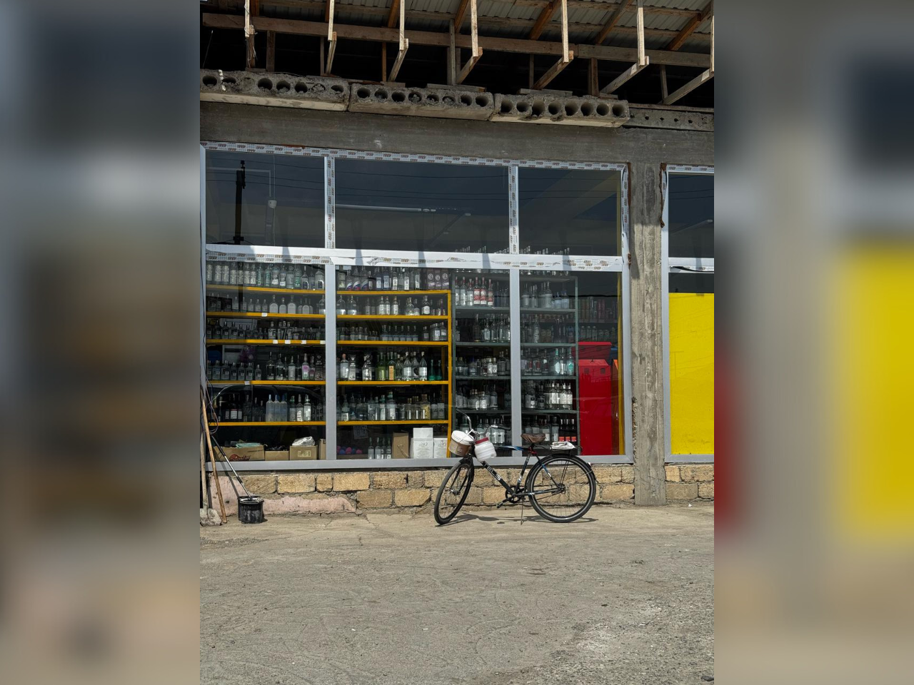Bu marketdə vaxtı keçmiş məhsullar satılırmış - FOTOLAR