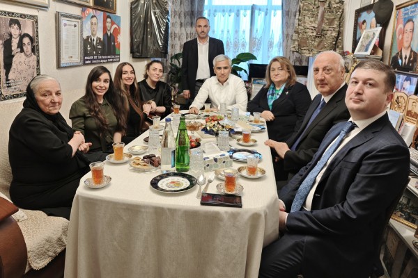 Leyla və Arzu Əliyeva Polad Həşimovun evində olublar- FOTOLAR Leyla və Arzu Əliyeva Polad Həşimovun evində olublar- FOTOLAR