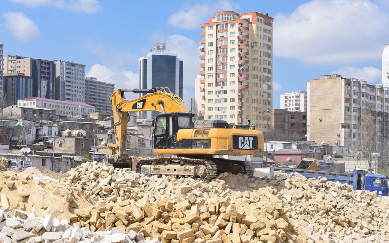 Bakıda söküntülər başladı- Vətəndaşlar kompensasiyadan şikayətçidir (VİDEO) Bakıda söküntülər başladı- Vətəndaşlar kompensasiyadan şikayətçidir (VİDEO)