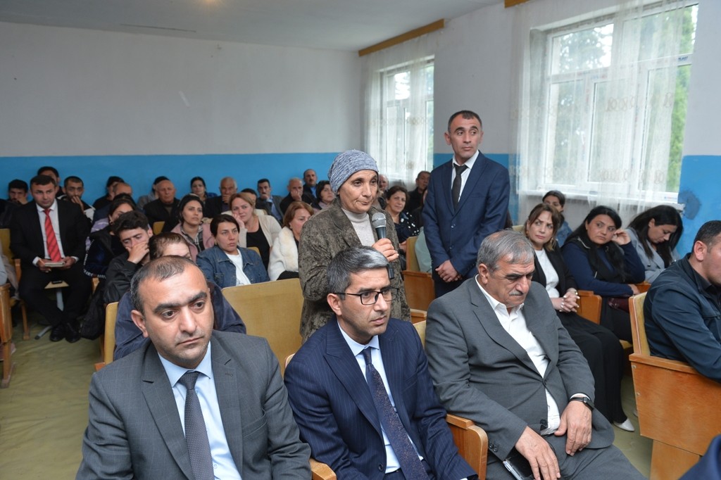 Taleh Qaraşov sakinlərin problemlərini dinlədi - FOTOLAR