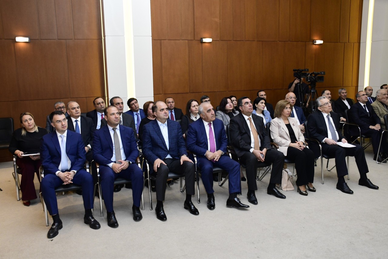 Tahir Budaqov YAP İdarə Heyətinin iclasını keçirdi - FOTOLAR