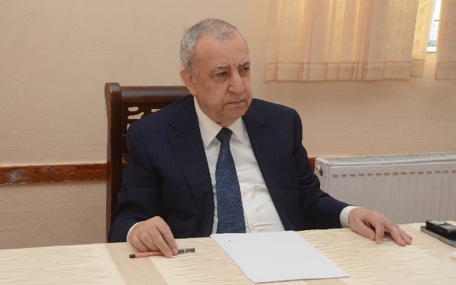 Malik İsaqov rayon sakinləri ilə növbəti səyyar qəbul keçirdi- FOTOLAR Malik İsaqov rayon sakinləri ilə növbəti səyyar qəbul keçirdi- FOTOLAR