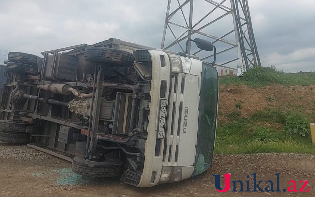 Ağstafada iki yük maşını toqquşdu- FOTOLAR Ağstafada iki yük maşını toqquşdu- FOTOLAR