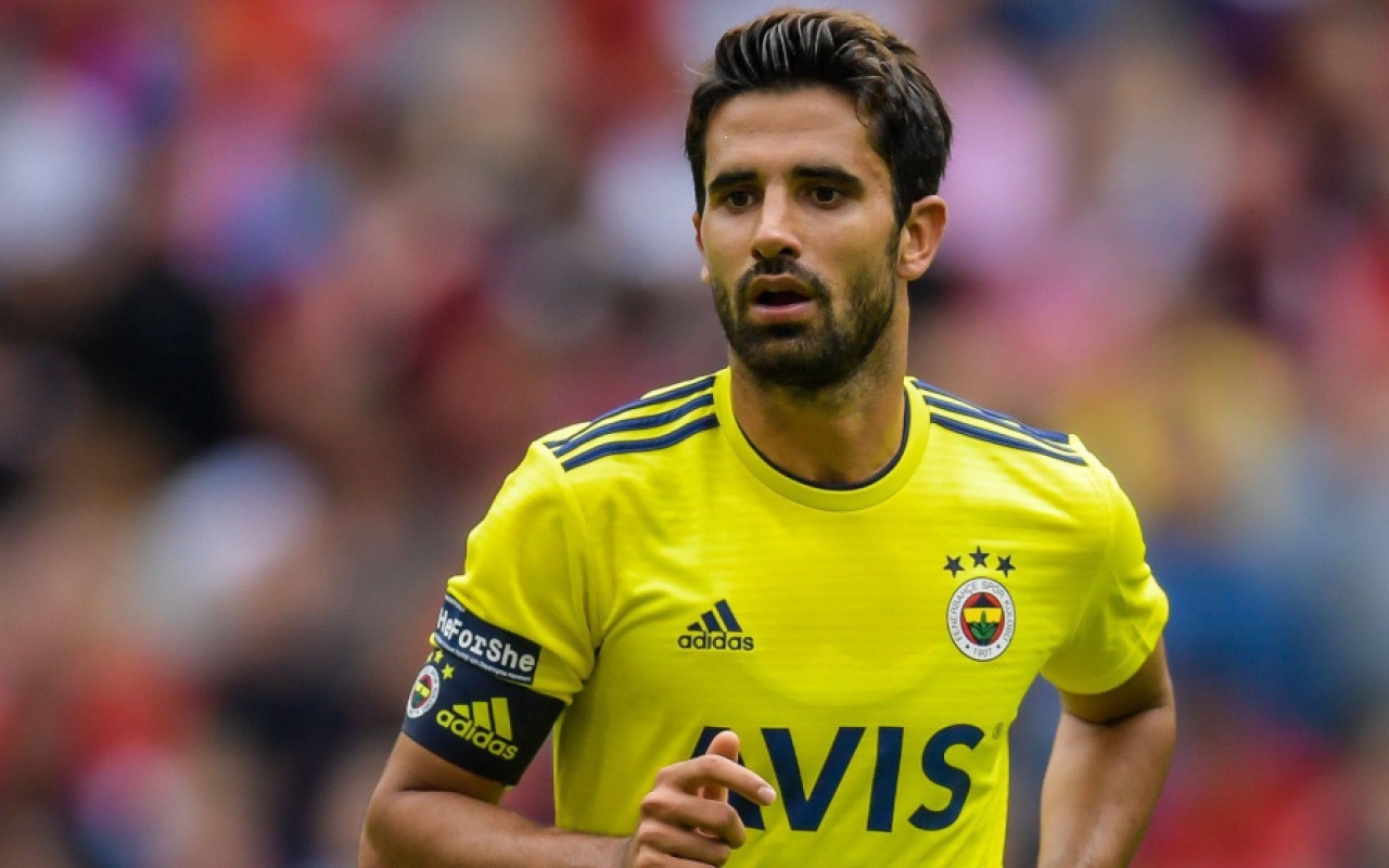 Alper Potuk futboldankənarlaşdırıldı Alper Potuk futboldankənarlaşdırıldı