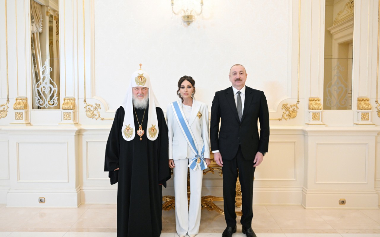 Prezident və xanımı Patriarx Kirill ilə görüşdü- FOTOLAR (YENİLƏNİB) Prezident və xanımı Patriarx Kirill ilə görüşdü- FOTOLAR (YENİLƏNİB)
