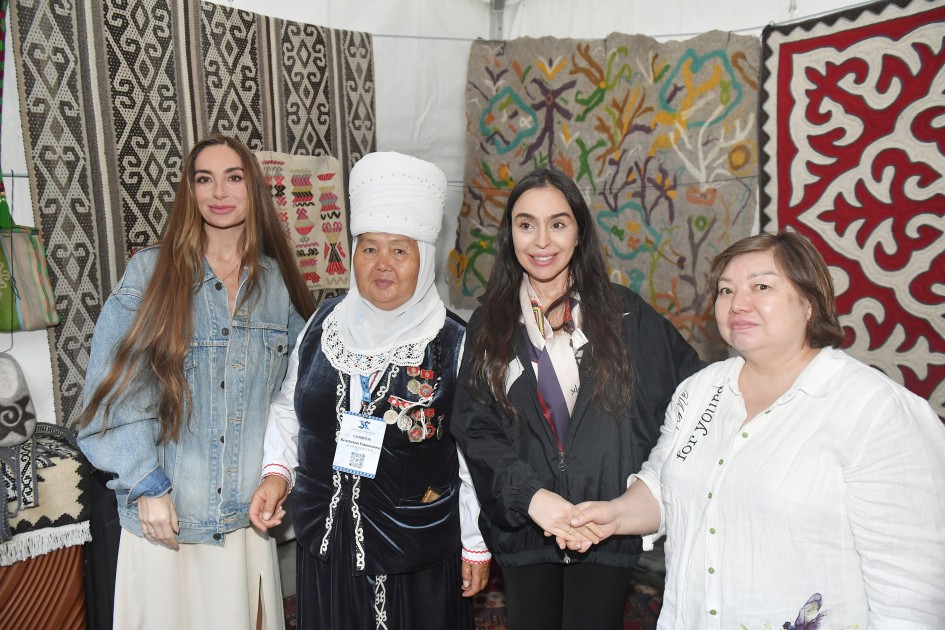 Leyla və Arzu Əliyeva Beynəlxalq Xalça Festivalında - FOTOLAR