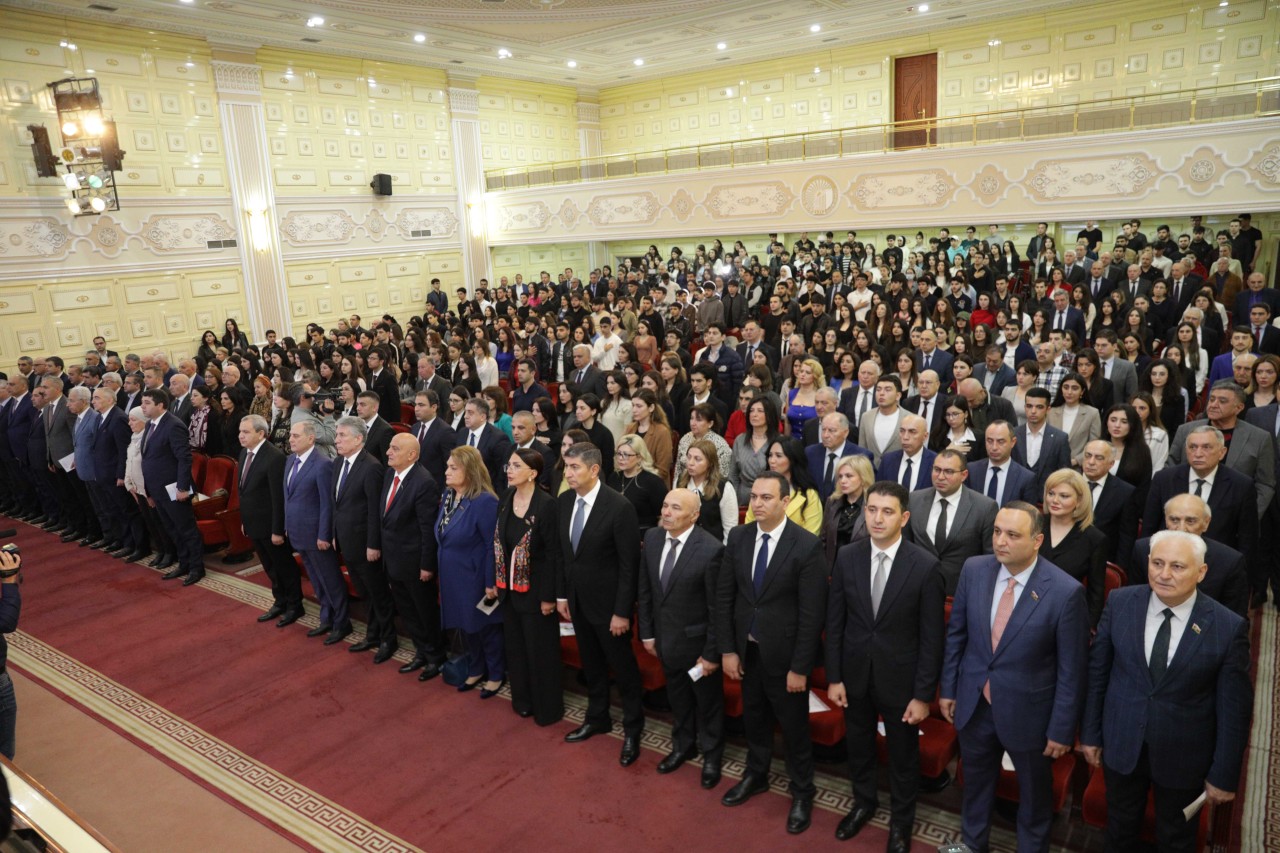 Tahir Budaqov Heydər Əliyevə həsr olunmuş konfransda çıxış etdi - FOTOLAR