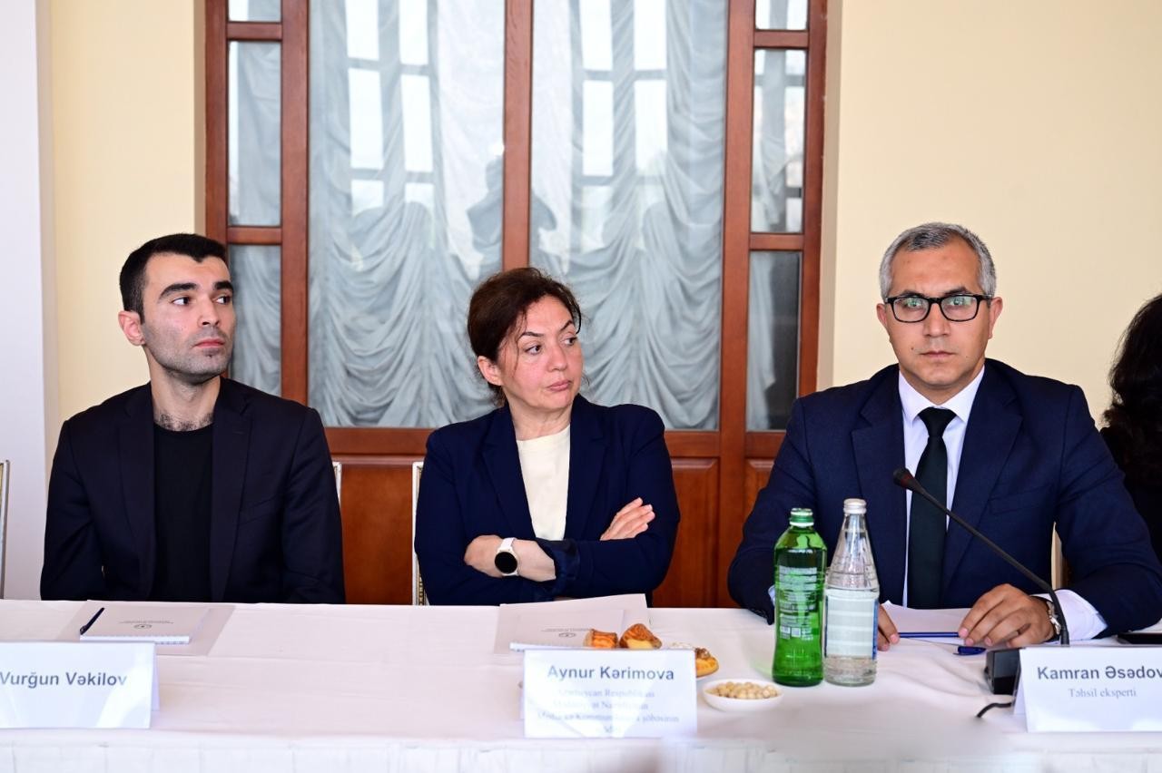 “Musiqi və incəsənət məktəblərində müəllim keyfiyyəti” mövzusunda dəyirmi masa keçirildi - FOTOLAR