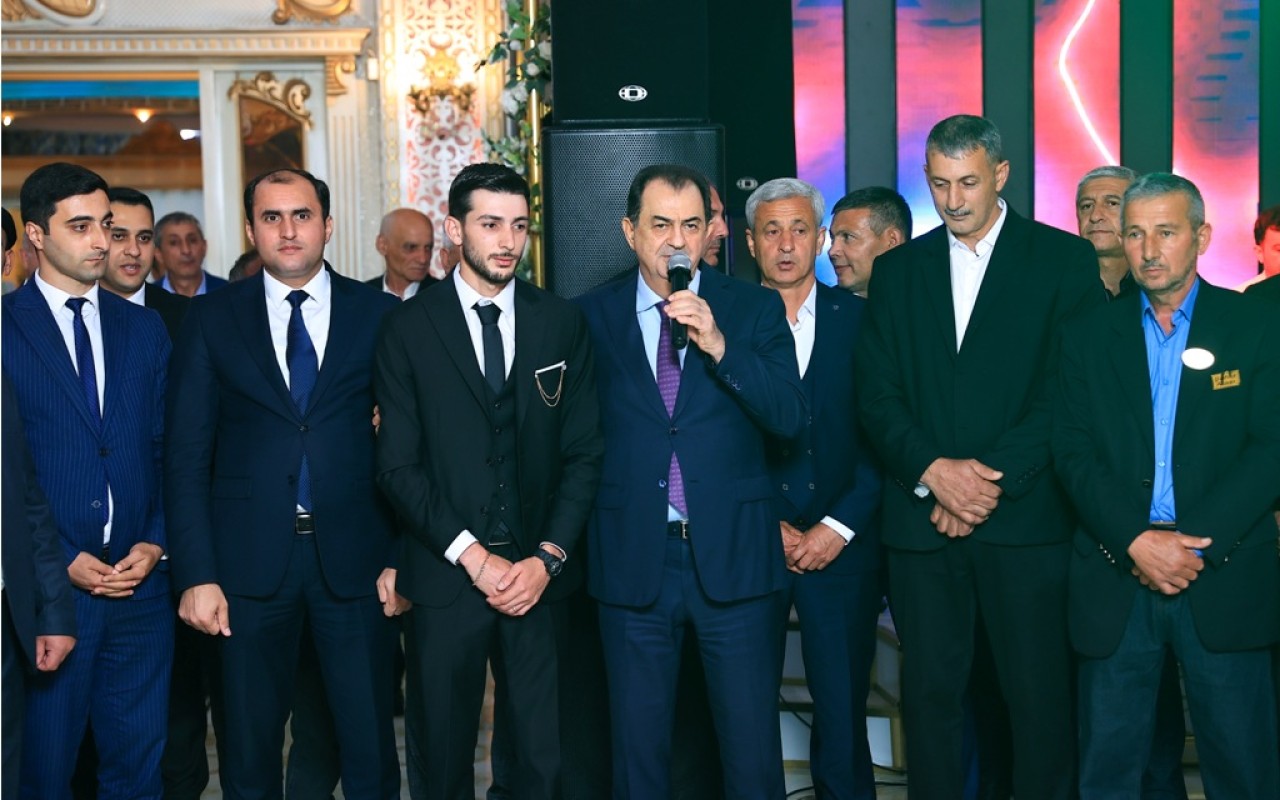 Taleh Qaraşov şəhid Mahsun Bağırzadənin qardaşının toyunda- FOTOLAR Taleh Qaraşov şəhid Mahsun Bağırzadənin qardaşının toyunda- FOTOLAR