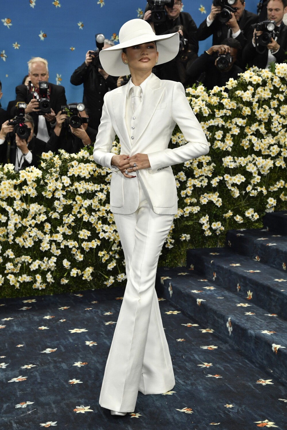 "Met Gala"nın ulduzları qırmızı xalıda - FOTOLAR