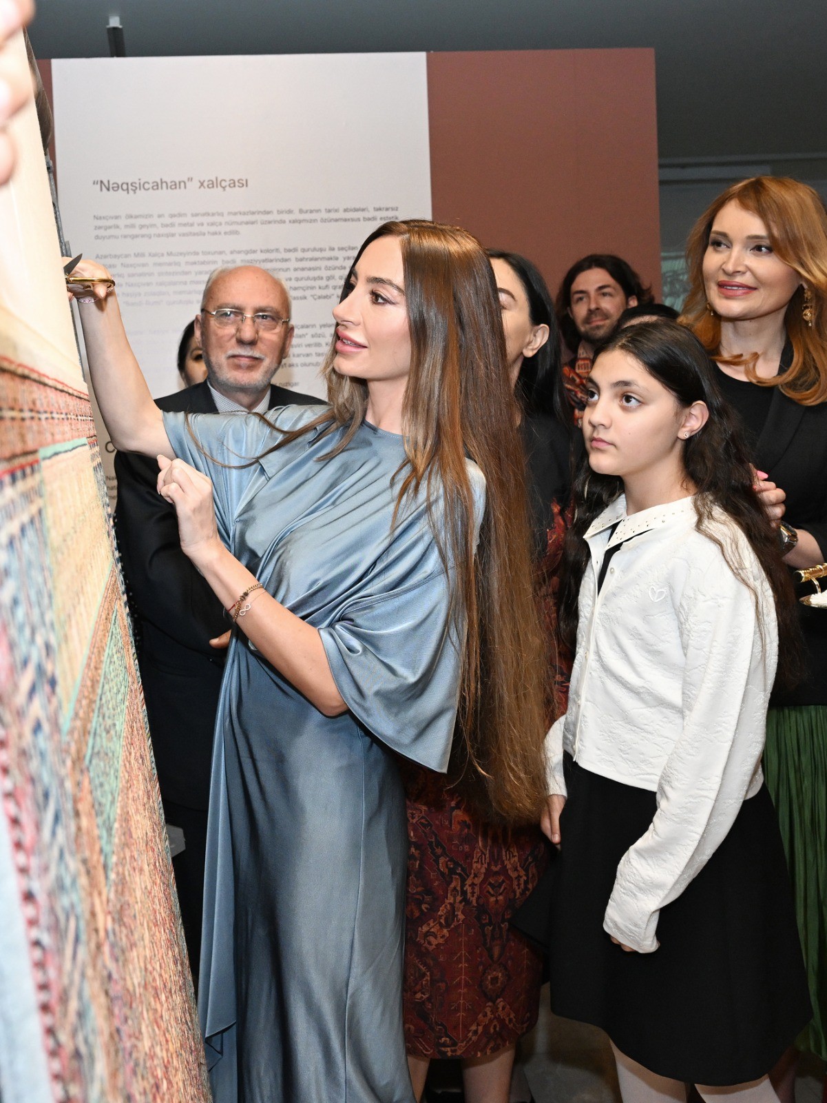 Leyla və Arzu Əliyevalar “Rabat xalça sənəti” sərgisində - FOTOLAR