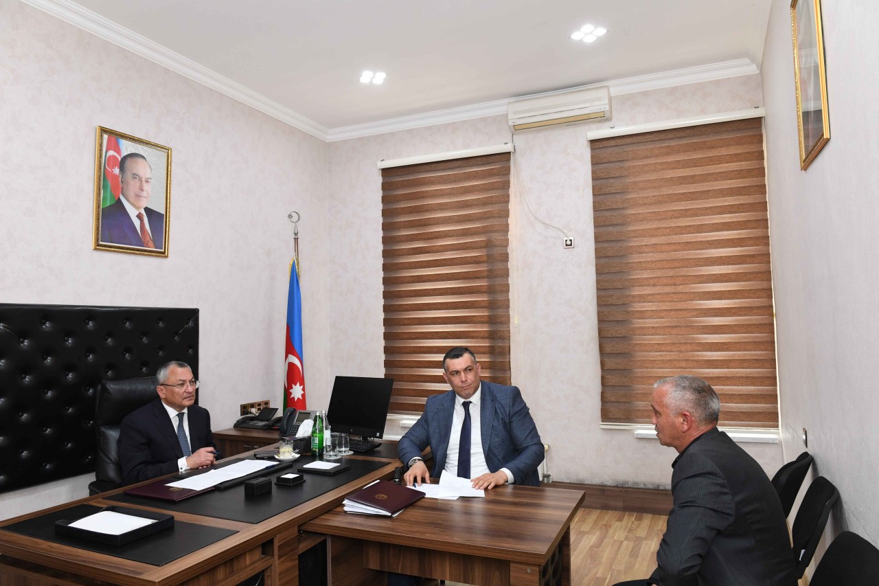Rövşən Rzayev vətəndaşların müraciətlərini dinlədi - FOTOLAR