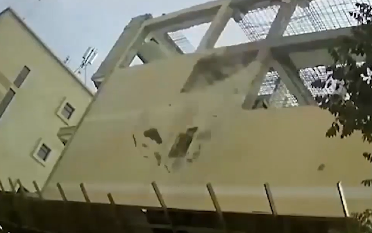 “Vialon” MMC sakinlərlə razılaşmadan söküntü aparır- VİDEO “Vialon” MMC sakinlərlə razılaşmadan söküntü aparır- VİDEO