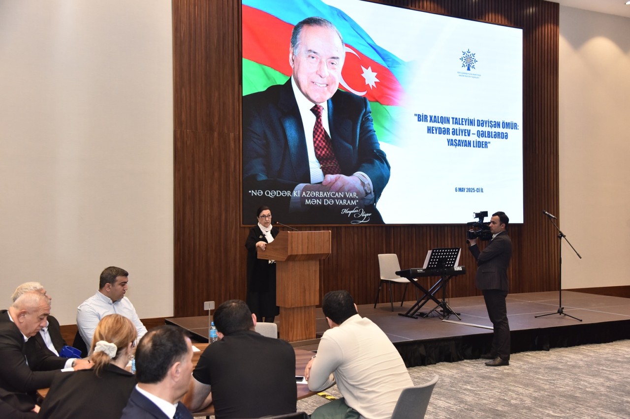 YAP Nəsimi rayon təşkilatı Heydər Əliyevə həsr olunmuş tədbir keçirdi - FOTOLAR
