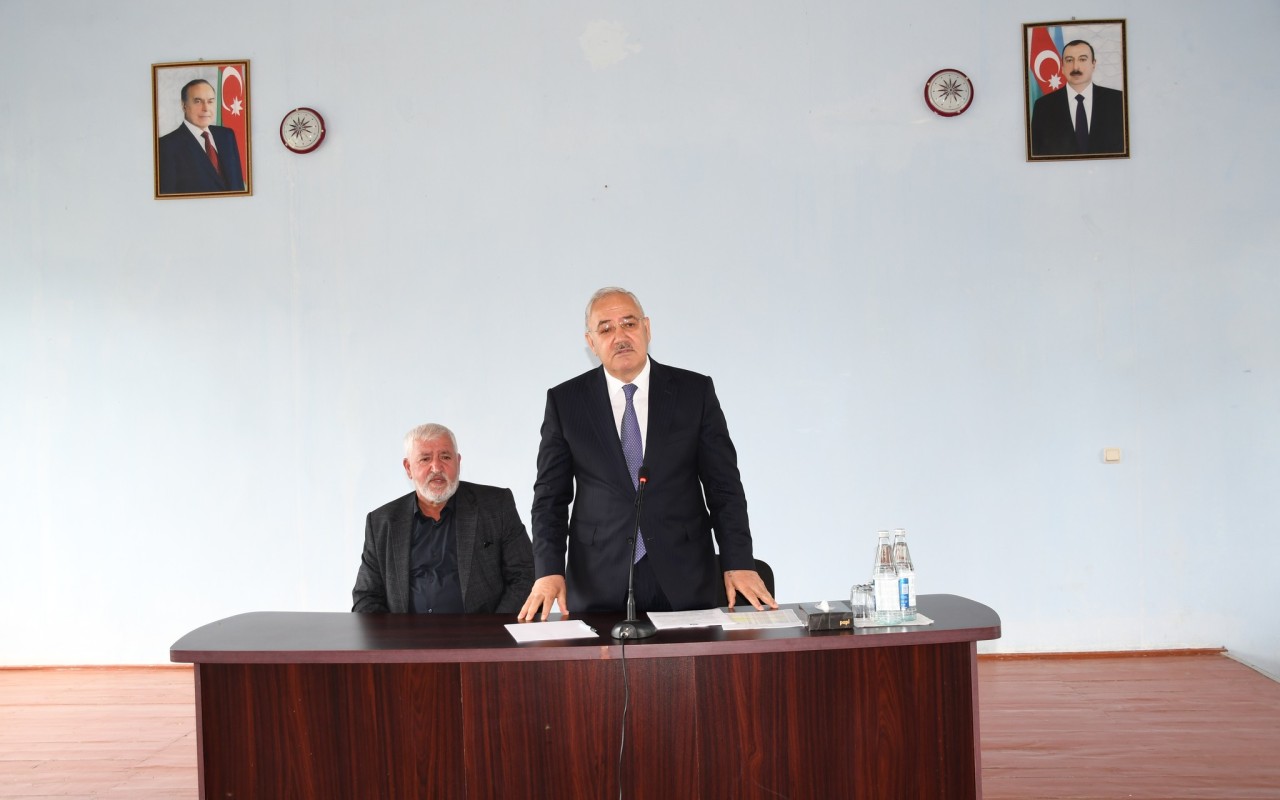İcra başçısı Vaqif Həsənovun növbəti səyyar qəbul-görüşü keçirilib -FOTOLAR İcra başçısı Vaqif Həsənovun növbəti səyyar qəbul-görüşü keçirilib -FOTOLAR