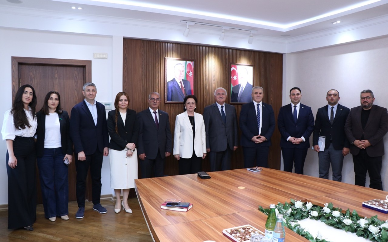 İctimai Şuranın üzvləri AzMİU-da olublar -FOTOLAR İctimai Şuranın üzvləri AzMİU-da olublar -FOTOLAR