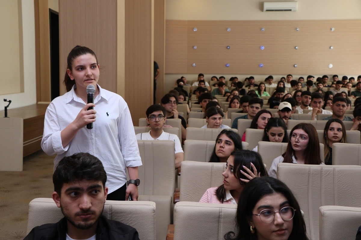 İctimai Şuranın üzvləri AzMİU-da olublar - FOTOLAR