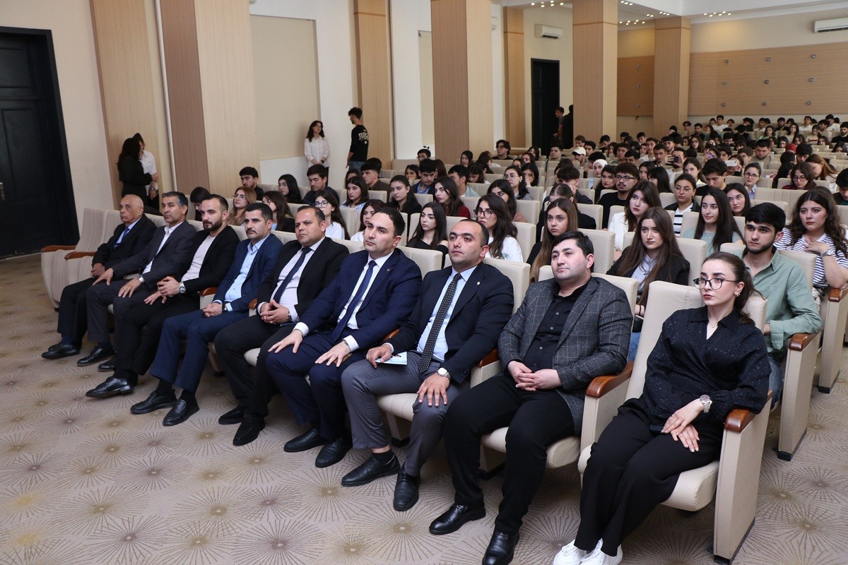 İctimai Şuranın üzvləri AzMİU-da olublar - FOTOLAR