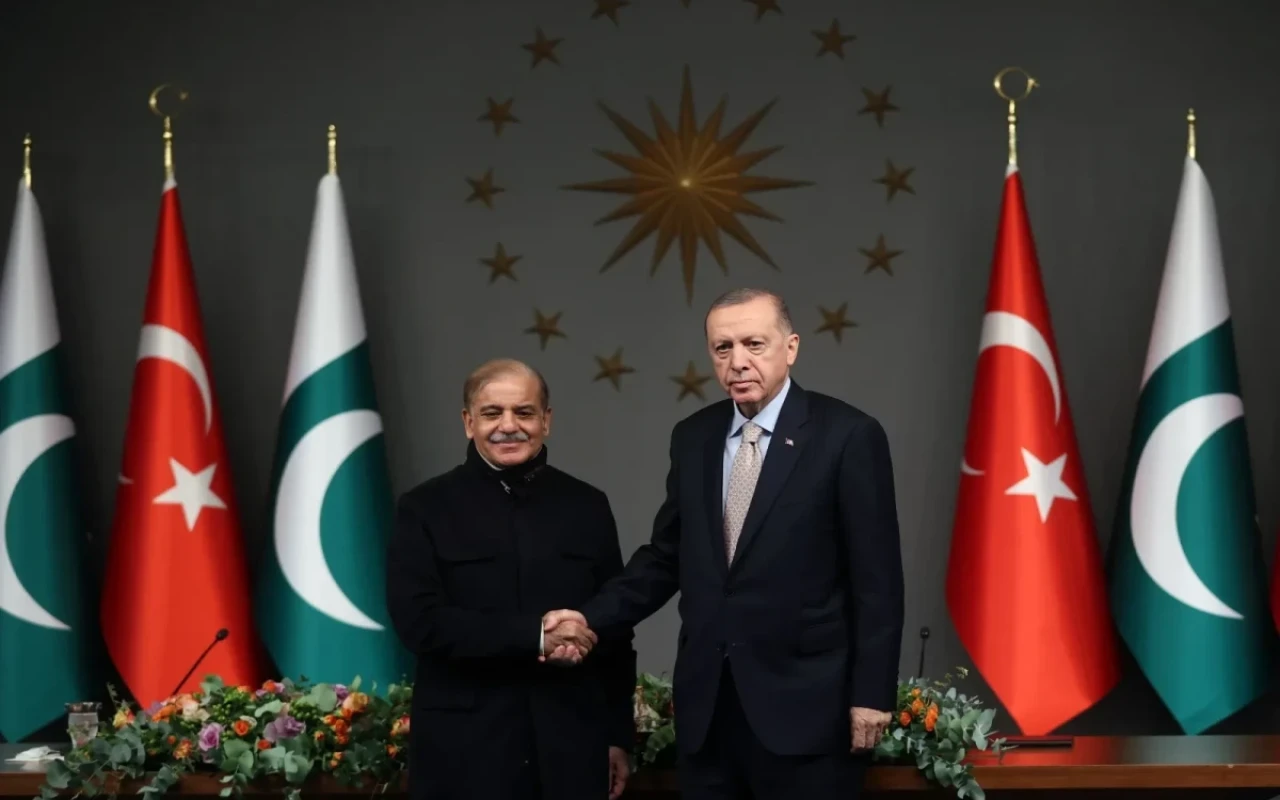 Ərdoğan Şahbaz Şəriflə müzakirəAPARDI Ərdoğan Şahbaz Şəriflə müzakirəAPARDI