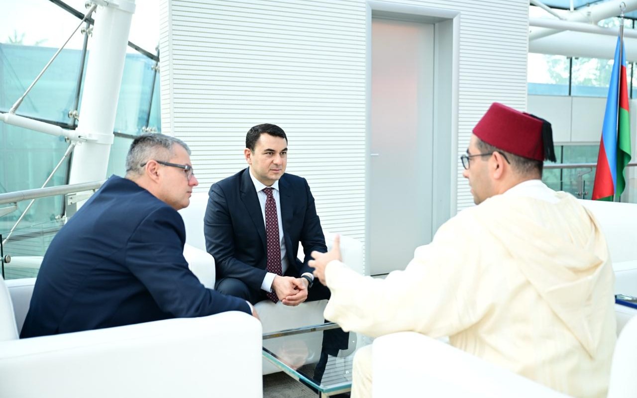 Adil Kərimli mərakeşli həmkarı ilə müzakirələr apardı -FOTOLAR Adil Kərimli mərakeşli həmkarı ilə müzakirələr apardı -FOTOLAR