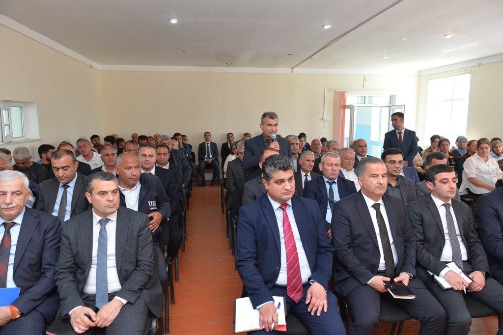 Taleh Qaraşov sakinlərin problemlərini dinləyib - FOTOLAR