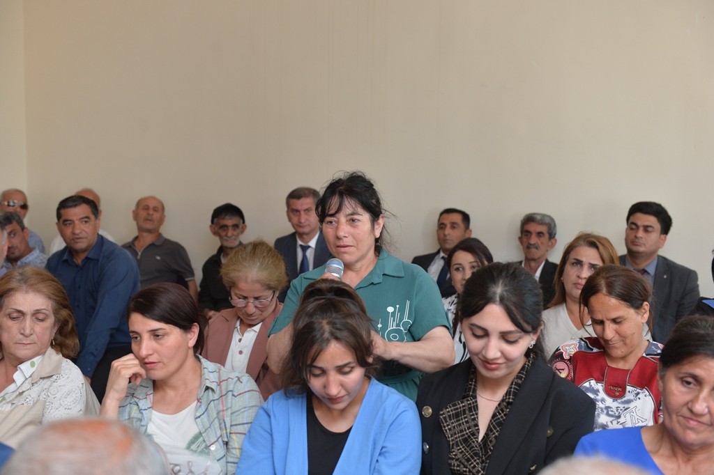 Taleh Qaraşov sakinlərin problemlərini dinləyib - FOTOLAR