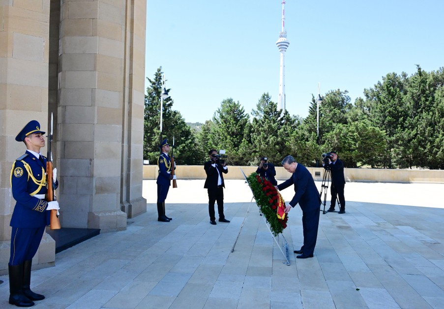 To Lam Şəhidlər xiyabanını ziyarət etdi - FOTOLAR