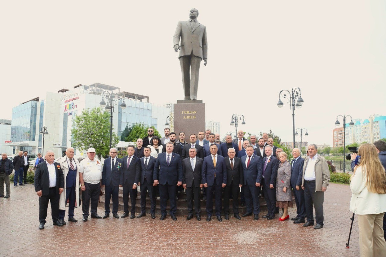 Heydər Əliyevin anadan olmasının 102-ci ildönümü Həştərxanda qeyd edildi - FOTOLAR