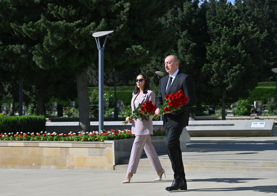 Prezidentlə xanımı faşizmlə mübarizədə həlak olanların xatirəsini anıblar - YENİLƏNİB (FOTOLAR)