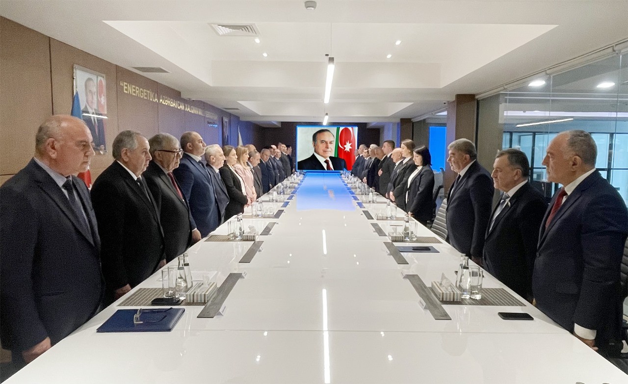 “AzərEnerji” Heydər Əliyevlə bağlı tədbirlər keçirib - FOTOLAR