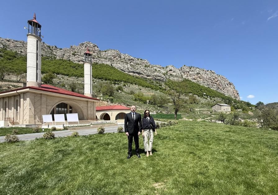 Prezident və birinci xanım Daşaltıda məscidin açılışında iştirak ediblər - YENİLƏNİB