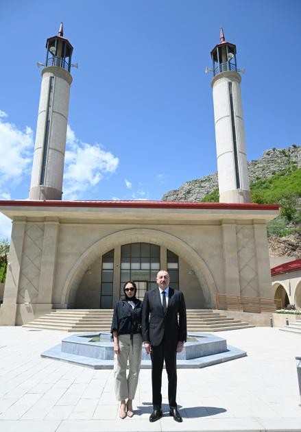 Prezident və birinci xanım Daşaltıda məscidin açılışında iştirak ediblər - YENİLƏNİB