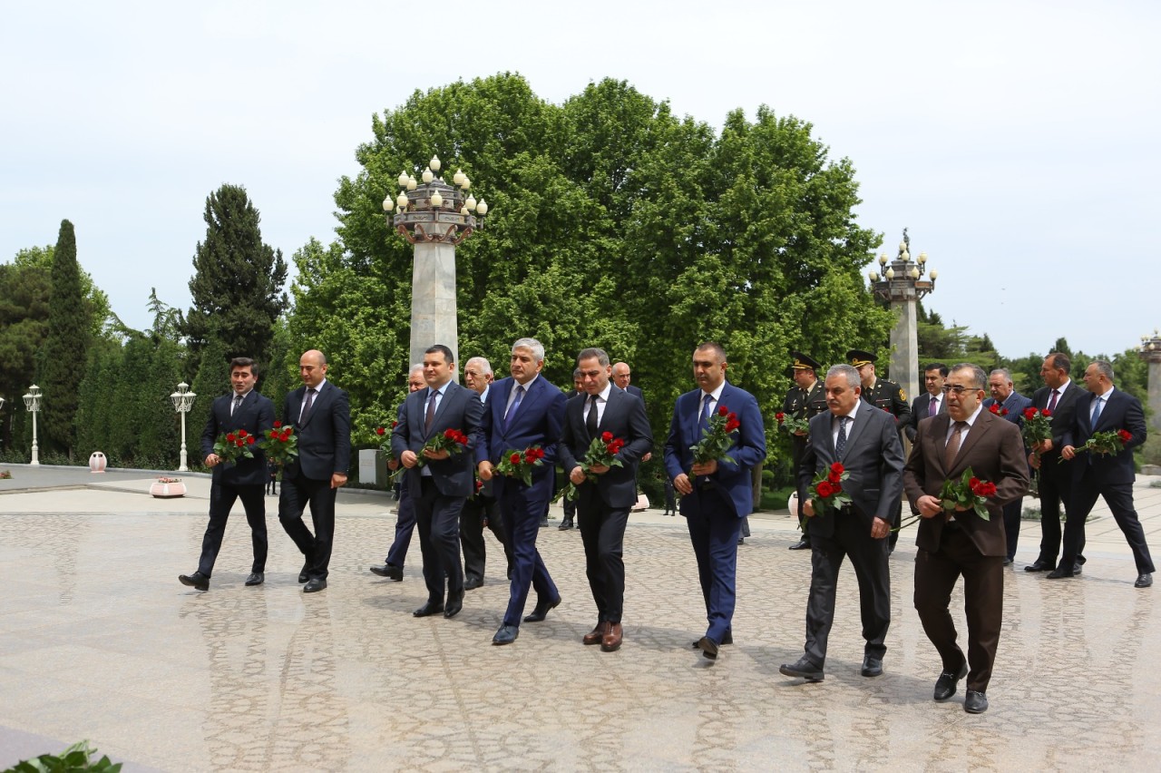 Gəncədə Ulu Öndərə həsr olunmuş dəyirmi masa keçirilib - FOTOLAR