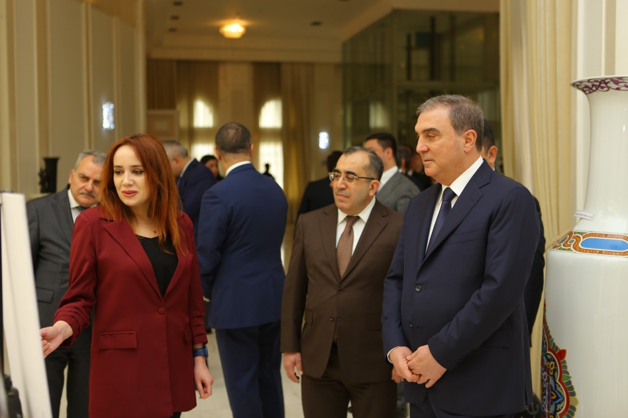 Gəncədə Ulu Öndərə həsr olunmuş dəyirmi masa keçirilib - FOTOLAR