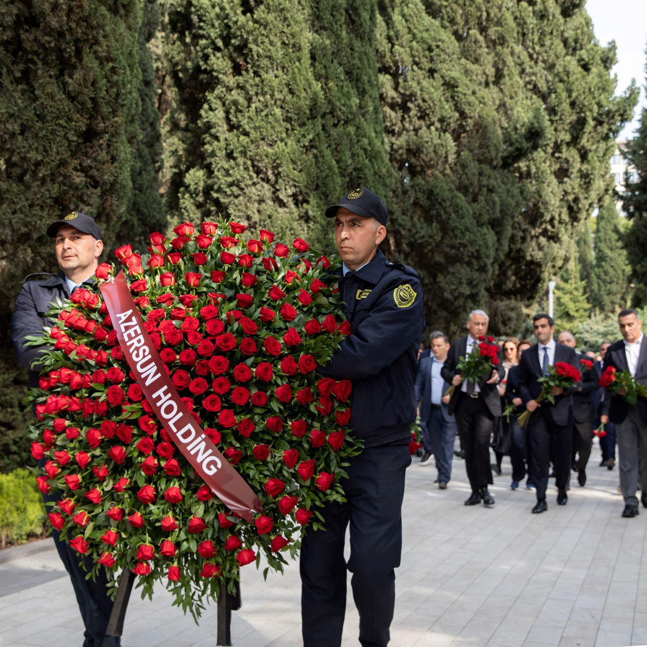 “Azərsun Holdinq”in rəhbər heyəti Ulu Öndərin məzarını ziyarət edib - FOTOLAR