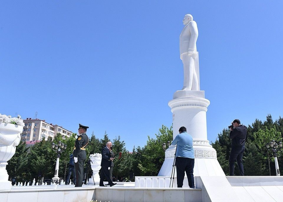 Sumqayıtda Heydər Əliyevin xatirəsi anılıb - FOTOLAR