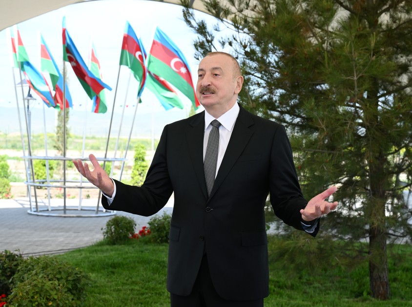 İlham Əliyev Kəngərli sakinləri ilə görüşdü - FOTOLAR (YENİLƏNİB)