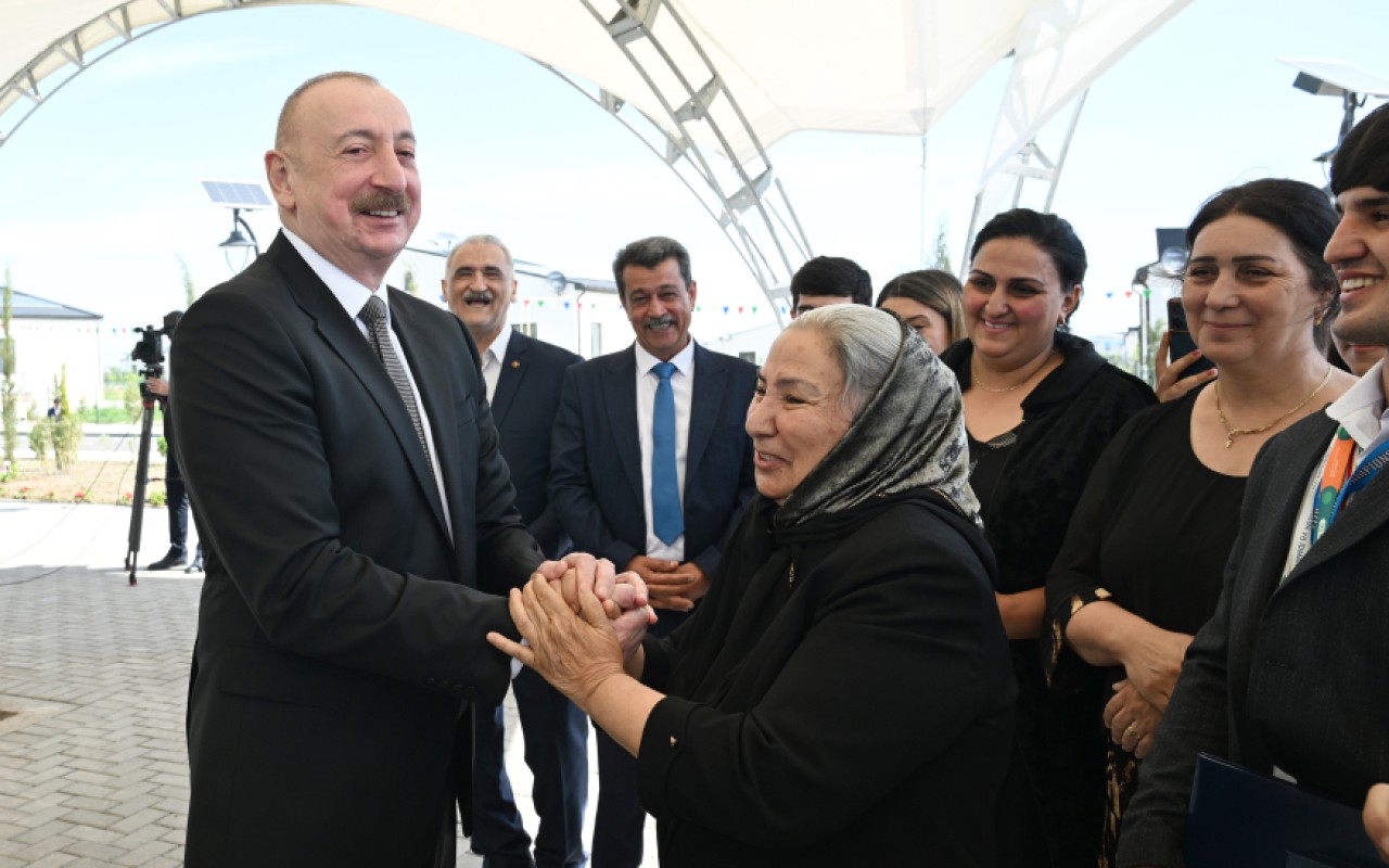 İlham Əliyev Kəngərli sakinləri ilə görüşdü -FOTOLAR (YENİLƏNİB) İlham Əliyev Kəngərli sakinləri ilə görüşdü -FOTOLAR (YENİLƏNİB)