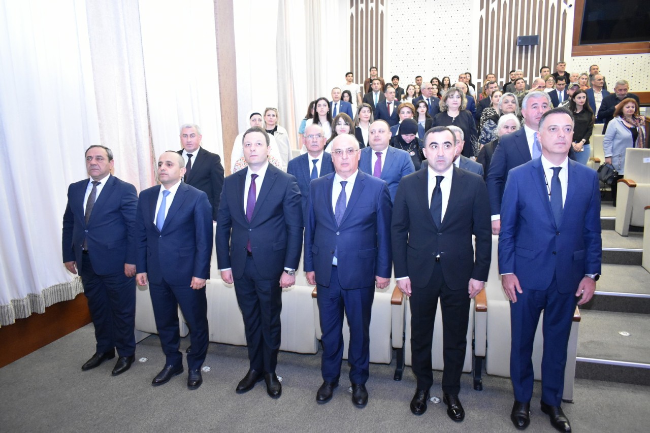Yasamal rayon ictimaiyyəti Ulu Öndərin xatirəsini yad edib - FOTOLAR