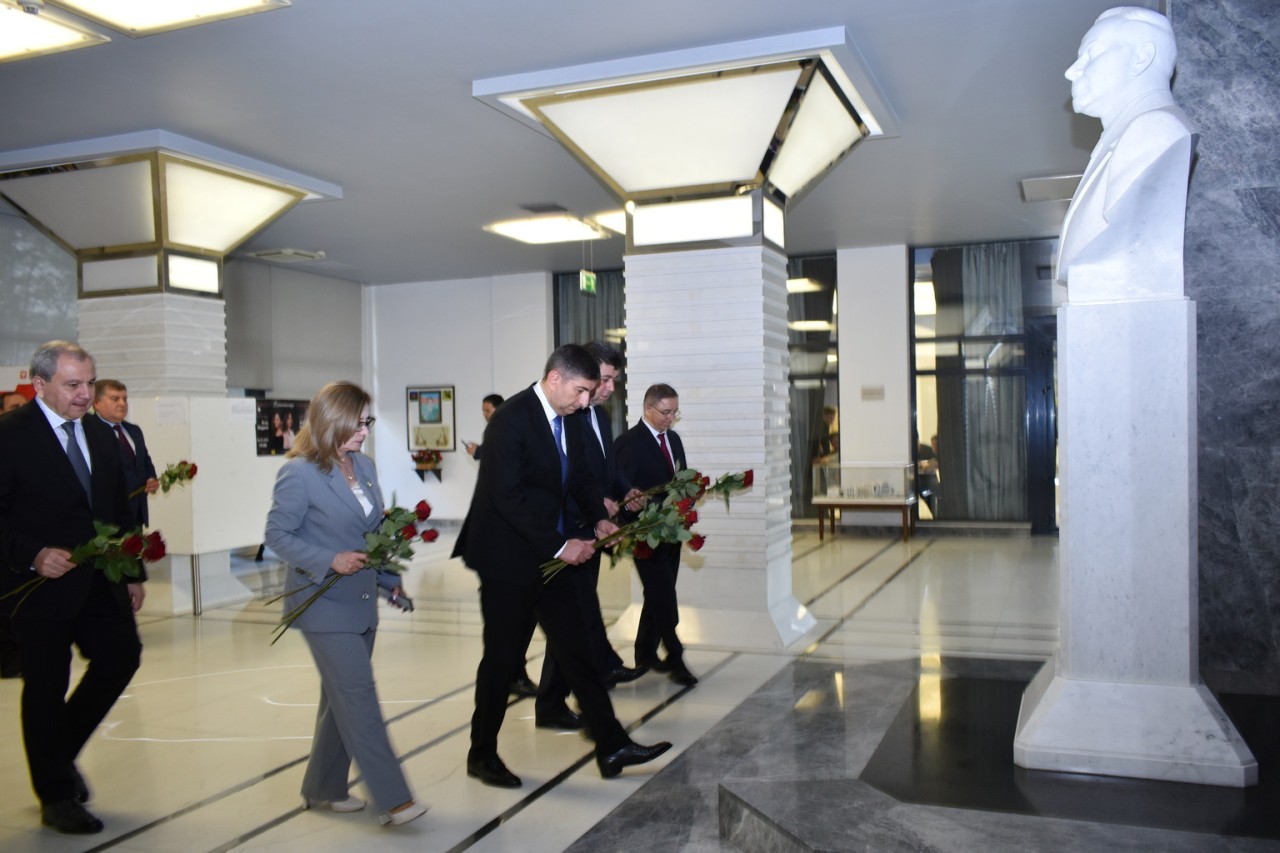 Yasamal rayon ictimaiyyəti Ulu Öndərin xatirəsini yad edib - FOTOLAR