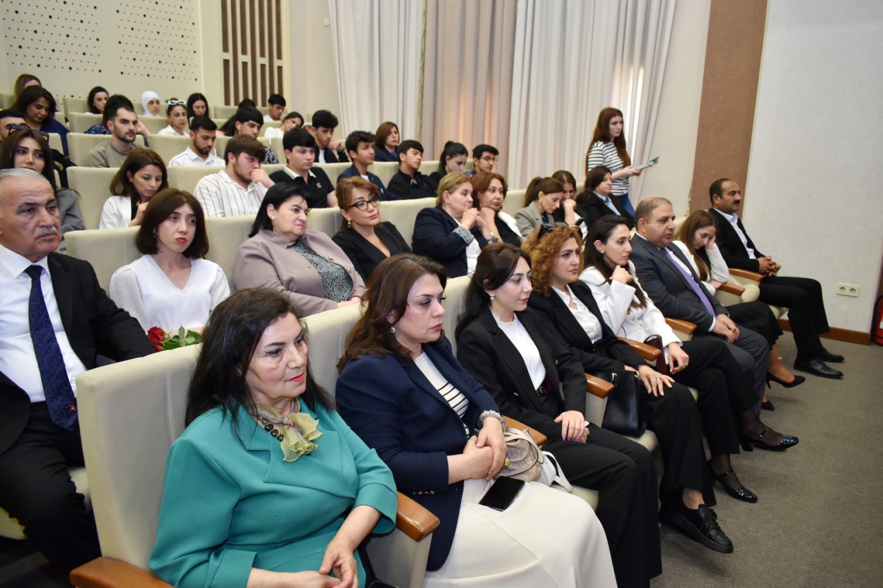 Yasamal rayon ictimaiyyəti Ulu Öndərin xatirəsini yad edib - FOTOLAR