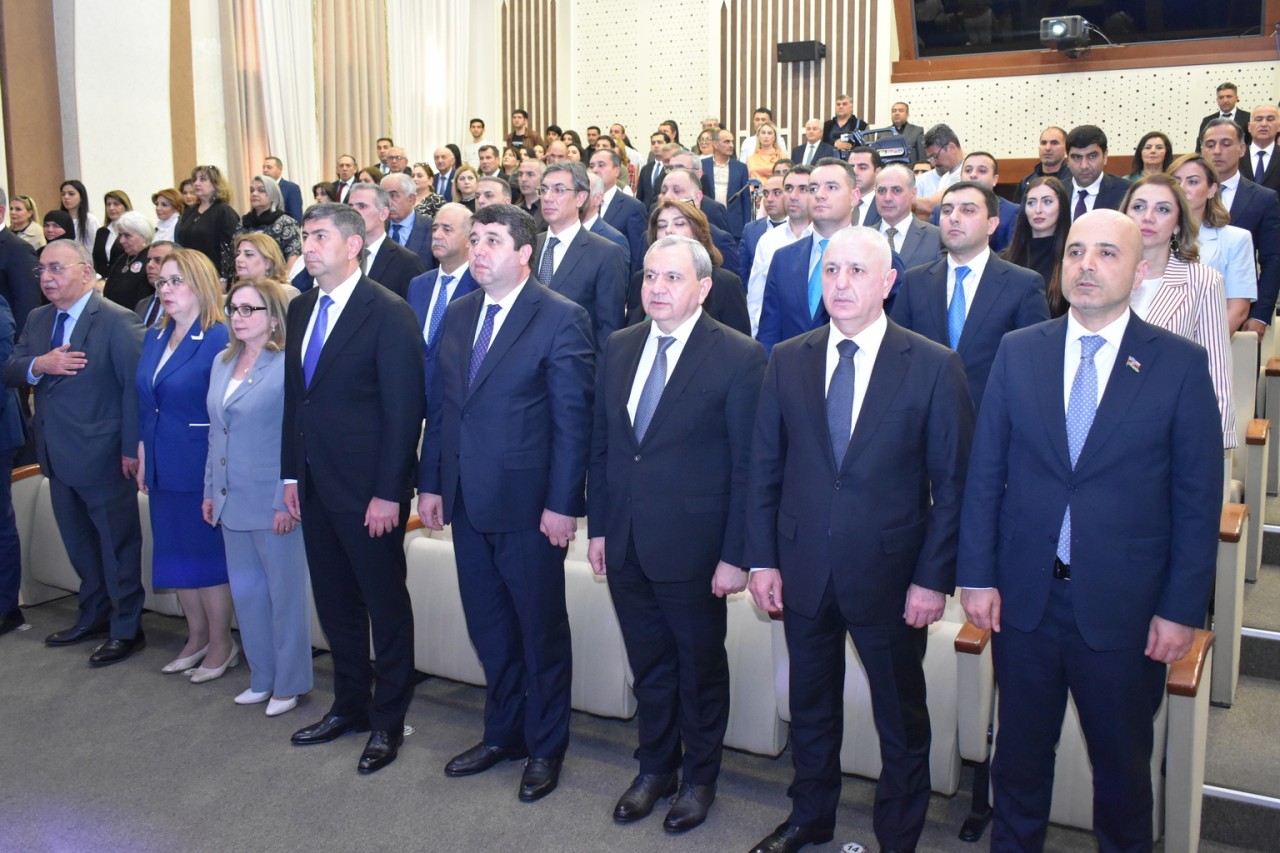 Yasamal rayon ictimaiyyəti Ulu Öndərin xatirəsini yad edib - FOTOLAR